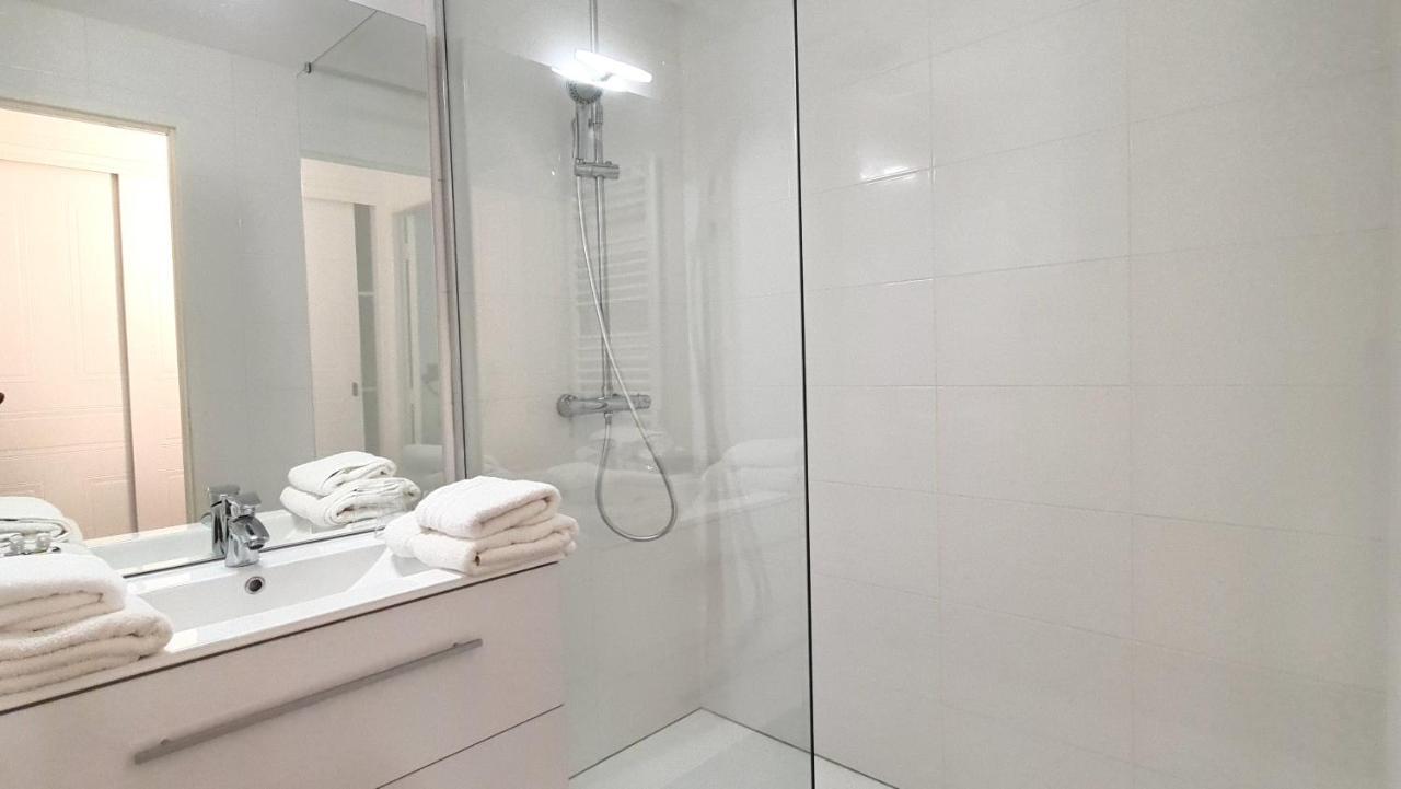 Fasthotel Oloron Hostellerie Du Paon Blanc Lurbe-Saint-Christau Exteriör bild