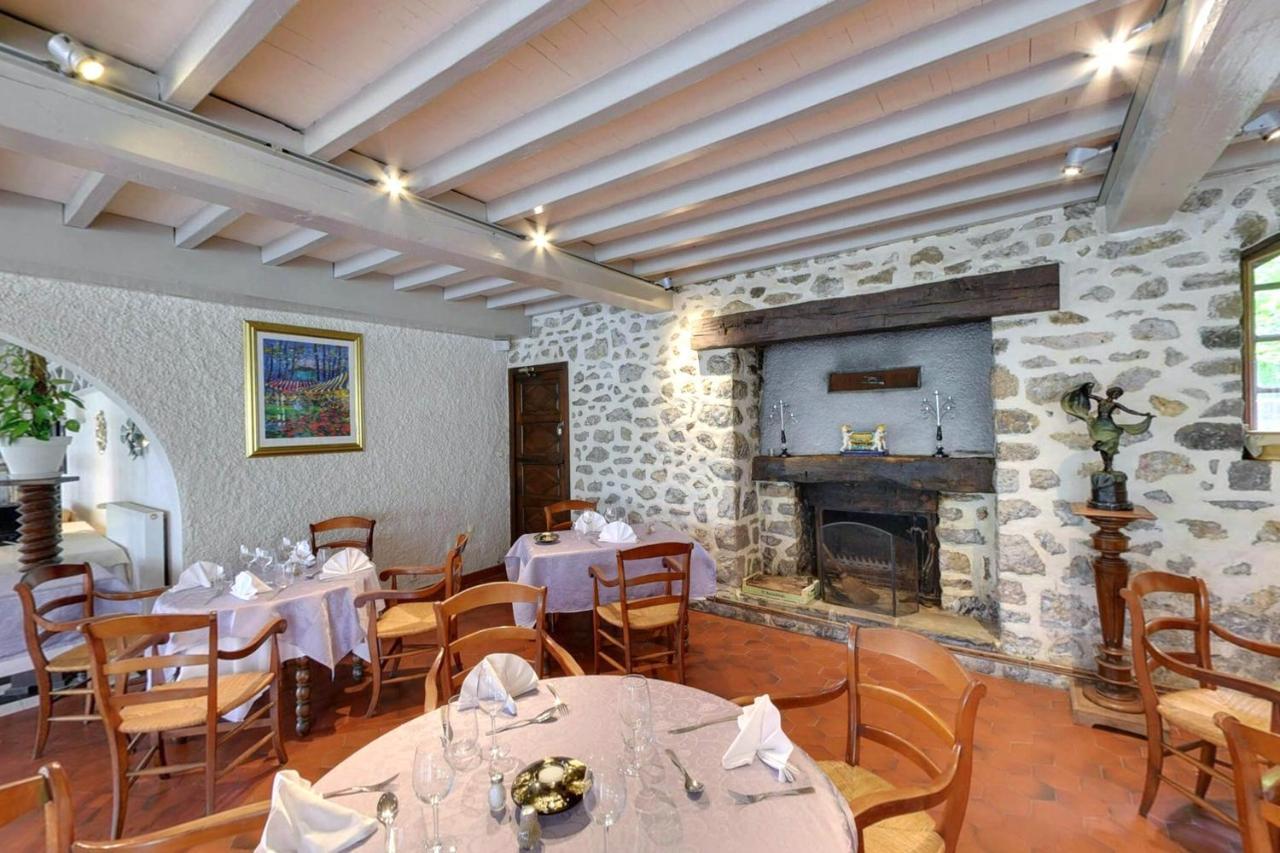 Fasthotel Oloron Hostellerie Du Paon Blanc Lurbe-Saint-Christau Exteriör bild