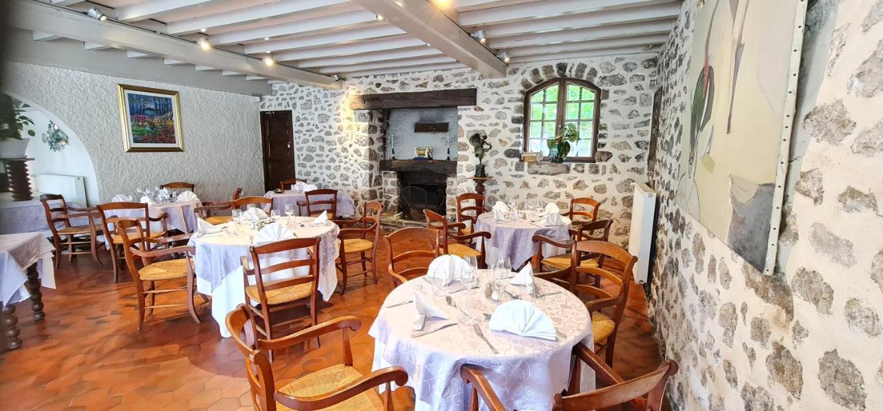 Fasthotel Oloron Hostellerie Du Paon Blanc Lurbe-Saint-Christau Exteriör bild