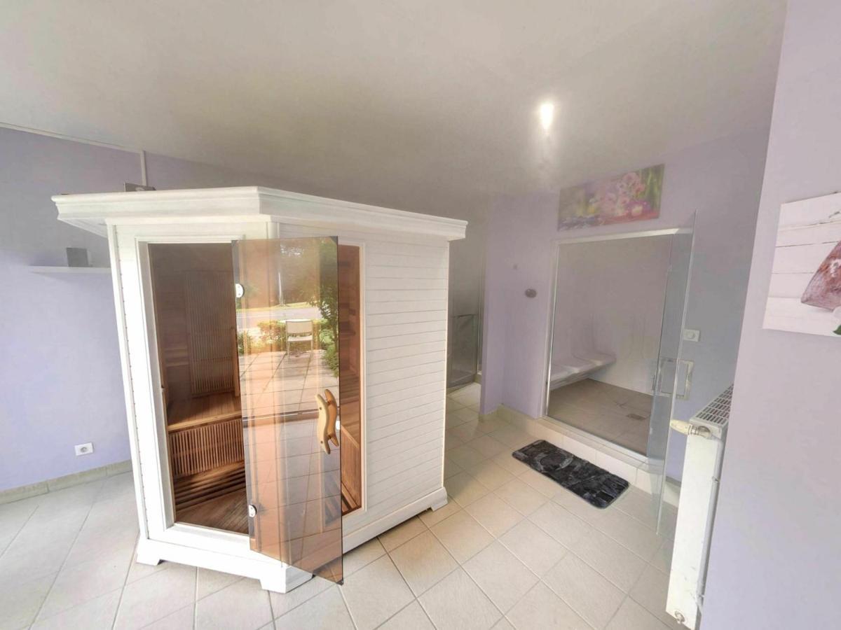 Fasthotel Oloron Hostellerie Du Paon Blanc Lurbe-Saint-Christau Exteriör bild